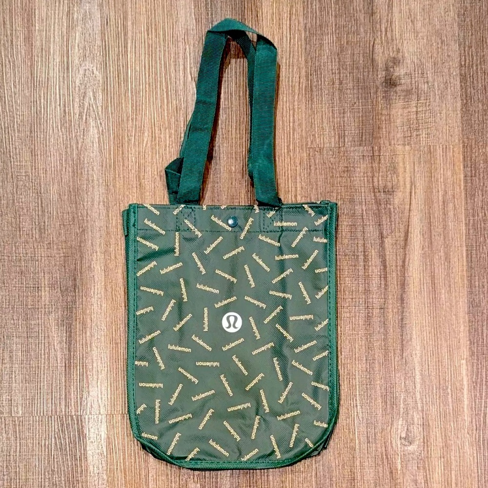 💥💥Brand new, Never used limited holiday Lululemon bag *Green💥💥